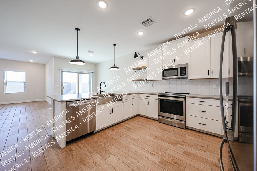 Building Photo - 7857 N 79th Ave