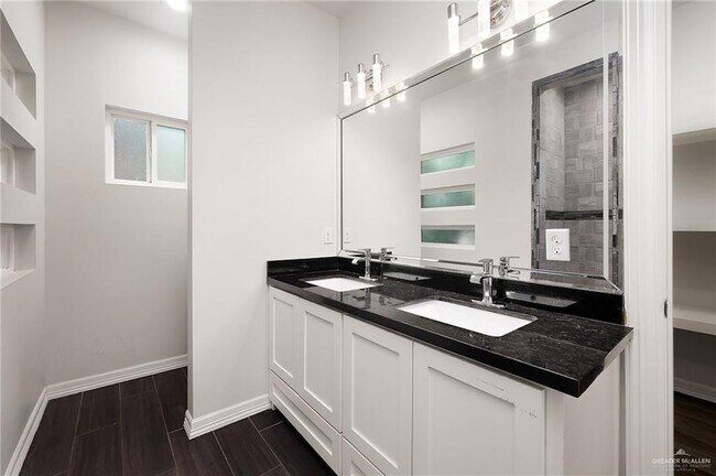 Building Photo - 1408 Garden Ridge Ave