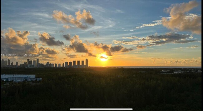 Building Photo - 14951 Royal Oaks Ln