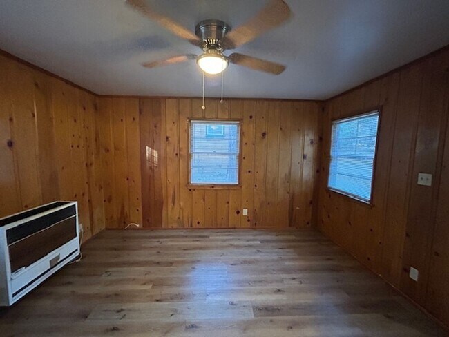 Building Photo - 39981 Hillcrest Dr