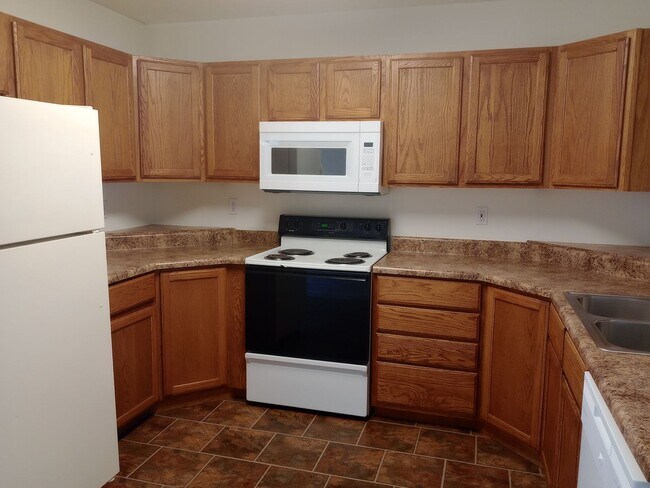 Building Photo - 1729-1731-1731 Louise Cir