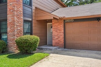 Building Photo - 1610 Brentwood Dr