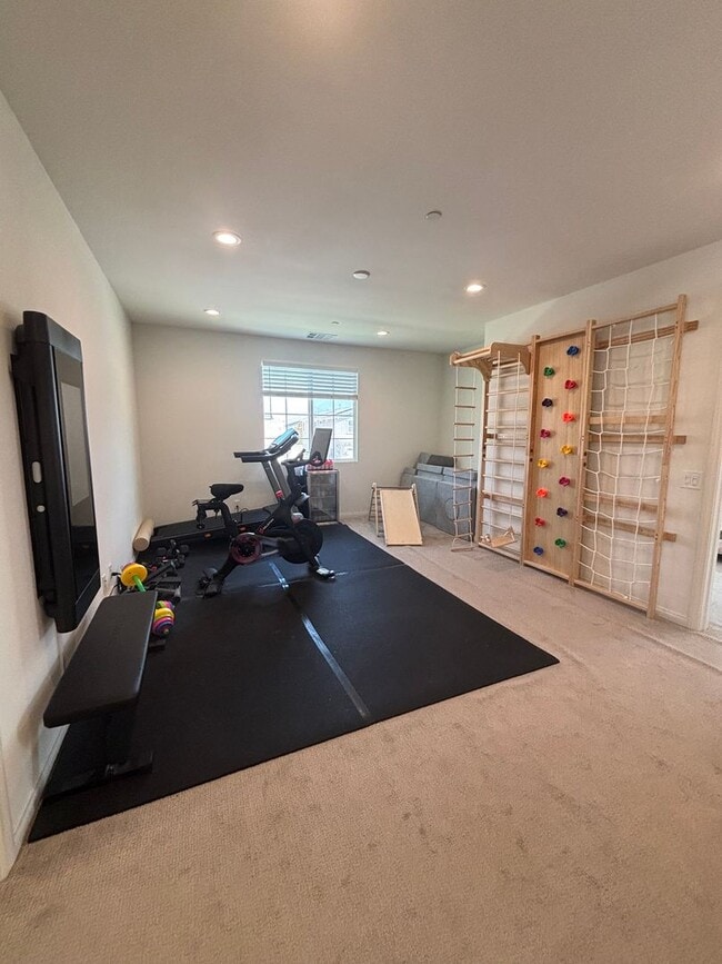 Building Photo - Beautiful 4- Bedroom Home