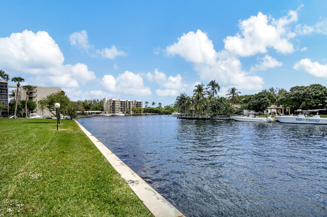 Building Photo - 13 Royal Palm Way