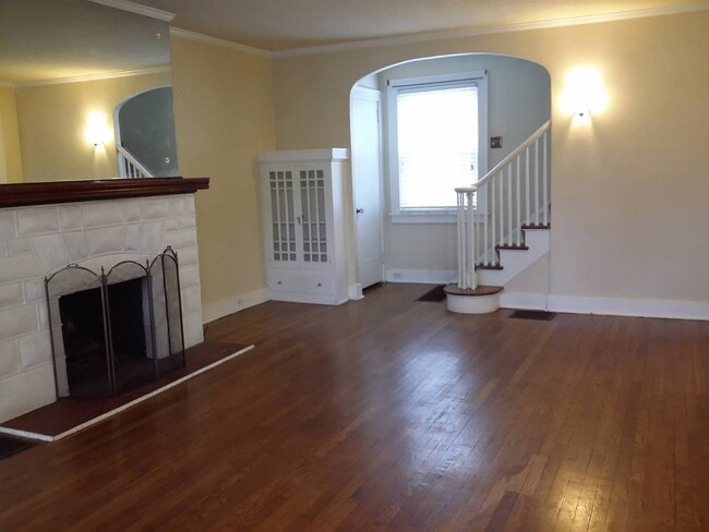 Building Photo - Beautiful 3 bedroom Home in Mt. Lebanon