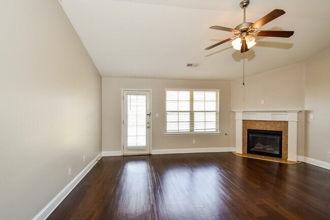 Building Photo - 2952 N Hartland Dr