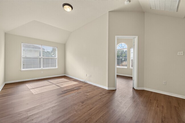 Building Photo - 9127 N Ferndale Pl Dr