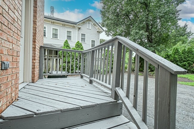 Building Photo - 231 Springfield Pike