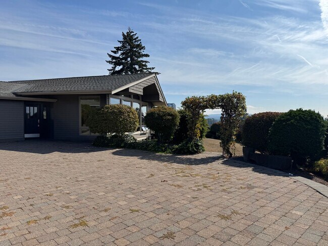 Building Photo - 9600 Hilltop Rd