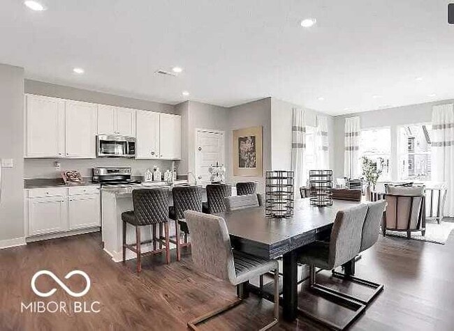 Building Photo - 11387 Plough St