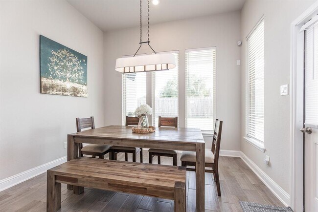 Building Photo - 15215 Holloway Hls Trl