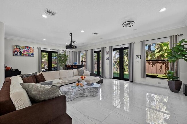 Building Photo - 2211 NE 43rd St