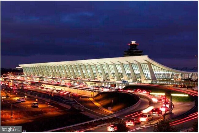 Building Photo - 1984 Crescent Park Dr