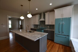 Building Photo - Newly Renovated 4 Bedroom Near Franklin Park