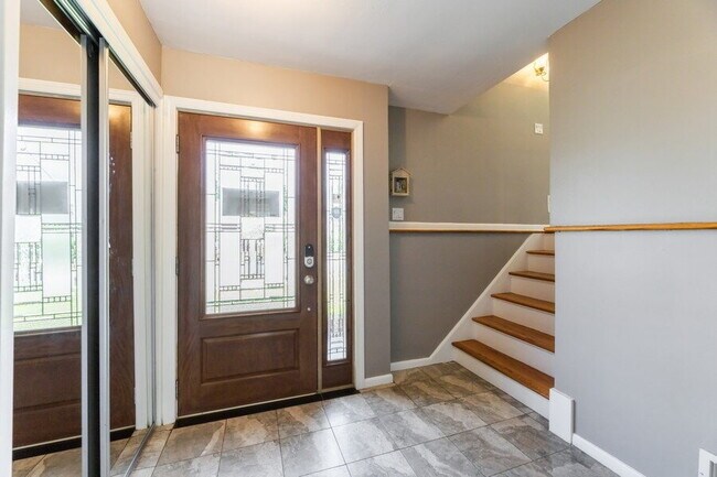 Building Photo - Bergenfield NJ Split Level Spacious Single Family home