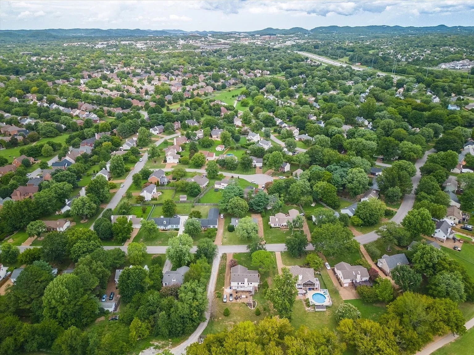 Building Photo - 723 Riverview Dr