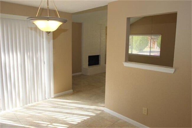 Building Photo - 4802 Maurita Dr