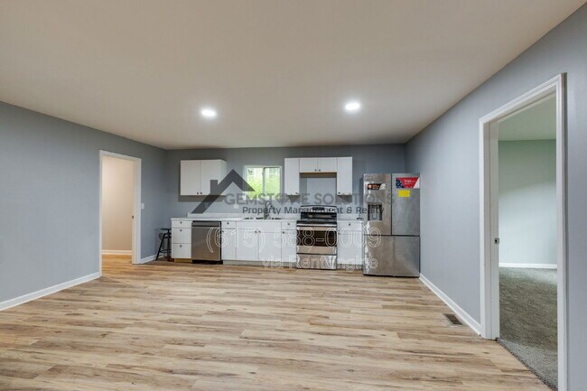 Building Photo - 2930 Primrose Cir