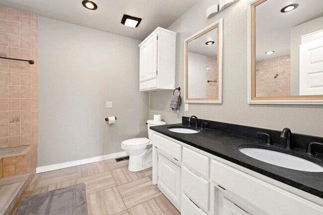 Building Photo - 9063 Mundell Rd