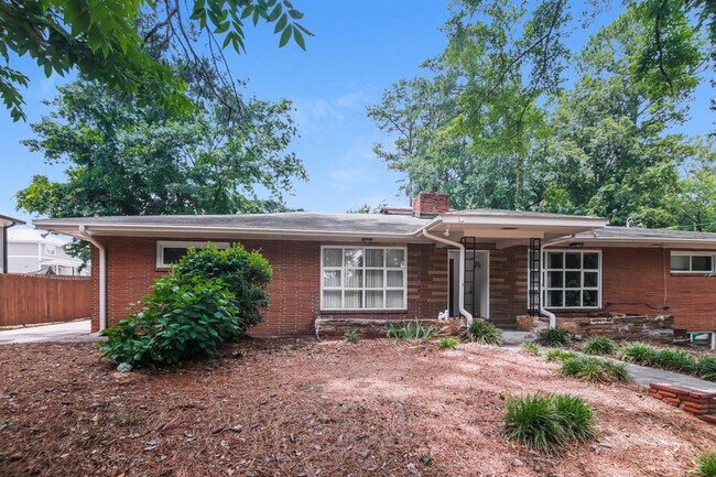 Building Photo - 105 Pineland Cir