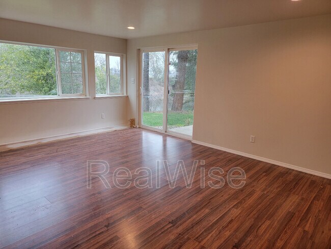 Building Photo - 344 W Selmar Ct