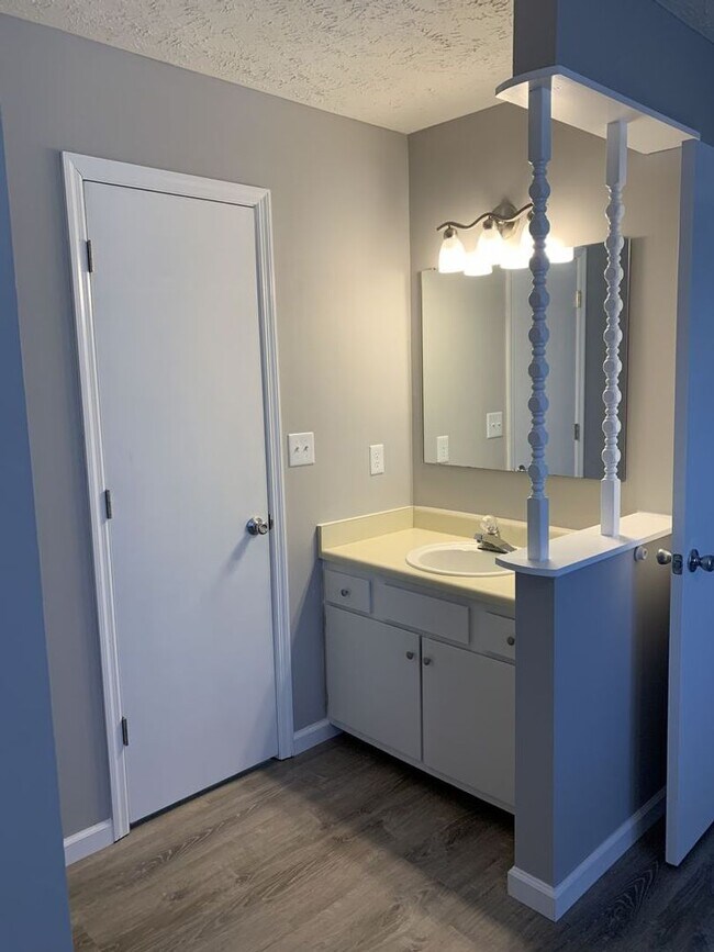 Building Photo - Charming 3 Bed, 2 Bath Home in Fayetteville