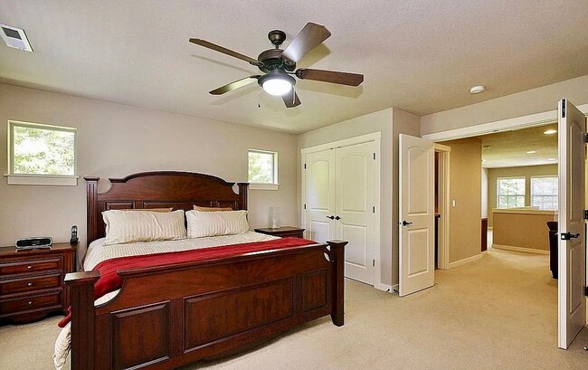 Building Photo - 3 Bed, 2.5 Bath Tigard Home with Entertain...