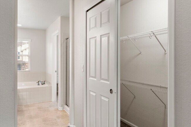 Building Photo - 815 Fire Rock Pl