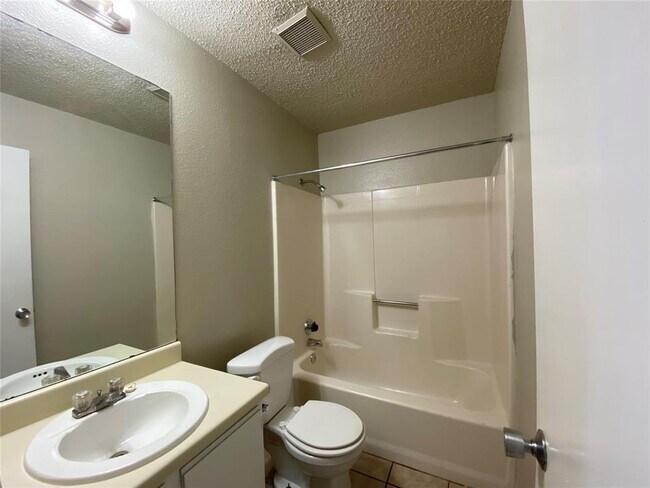 Building Photo - 2024 Redwing Way