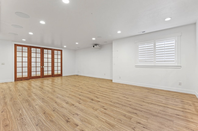 Building Photo - Beautiful 6-Bedroom Home in Eagle Mountain!