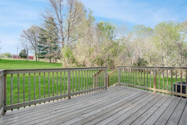 Building Photo - Beautiful Renovated 3 Bedroom Home For Ren...