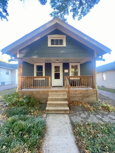 Primary Photo - 810 W 77th St