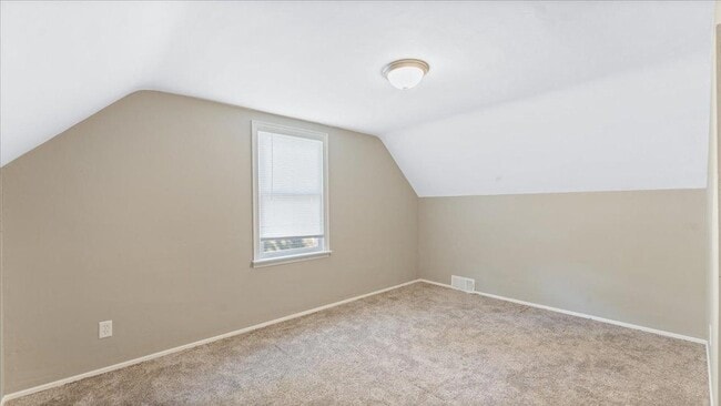 Building Photo - 828 15th St SW