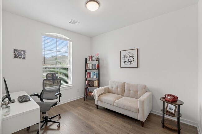 Building Photo - 8145 Overland Grv