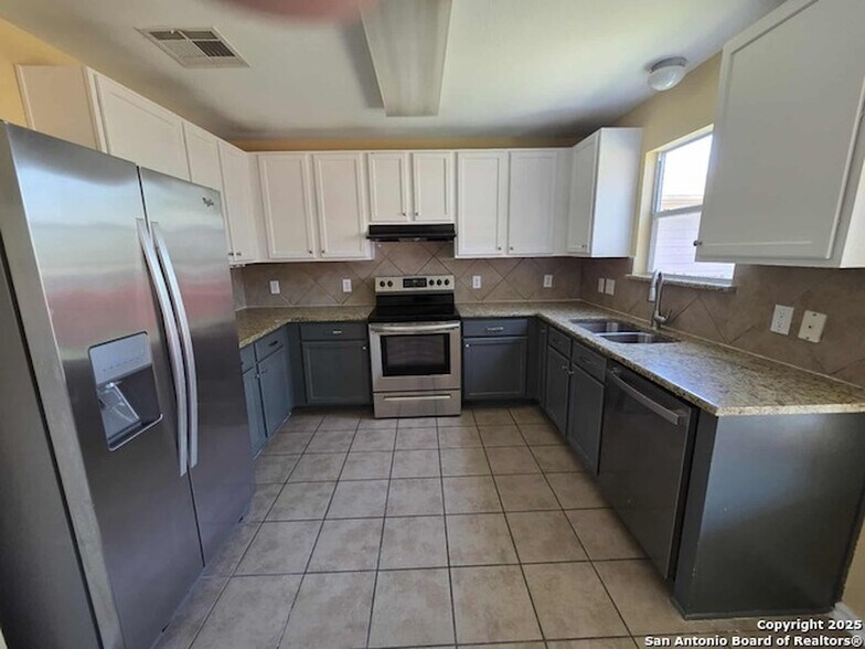 Building Photo - 228 Anvil Plz