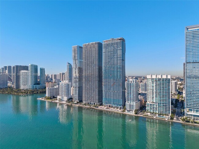 Building Photo - 700 NE 24th St