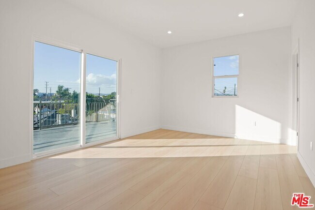 Building Photo - 1709 Burnside Ave