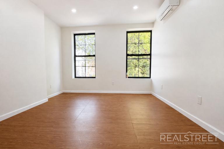 Building Photo - Sun-Filled 2 Bed / 2 Bath w/ King Primary, Walk-In Closet – Steps from Gates J