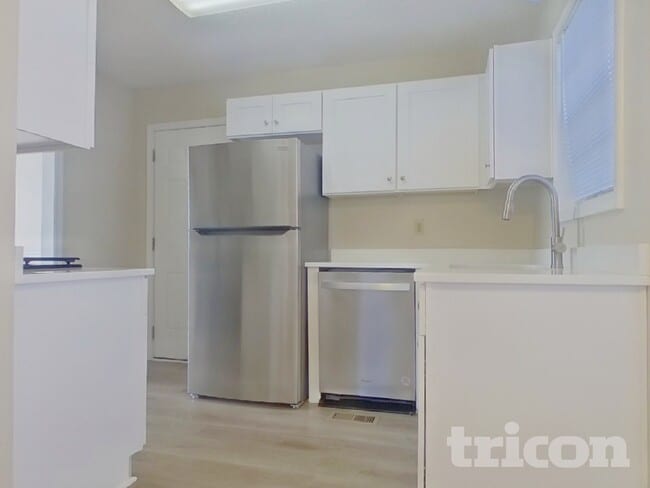 Building Photo - 6300 Holborne Ln