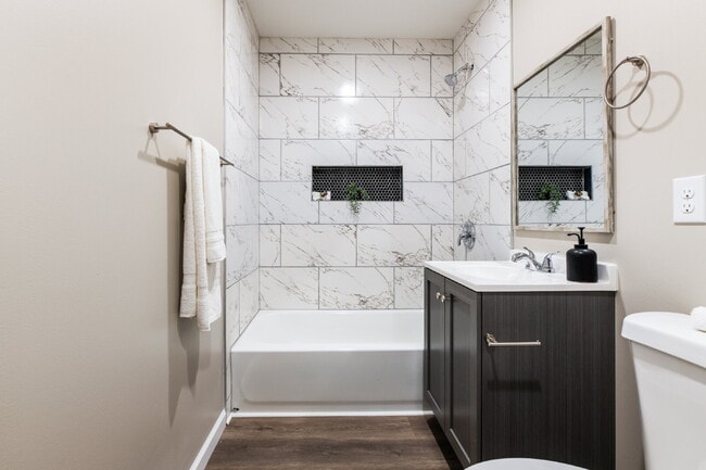 Building Photo - 1147 Inverness Dr