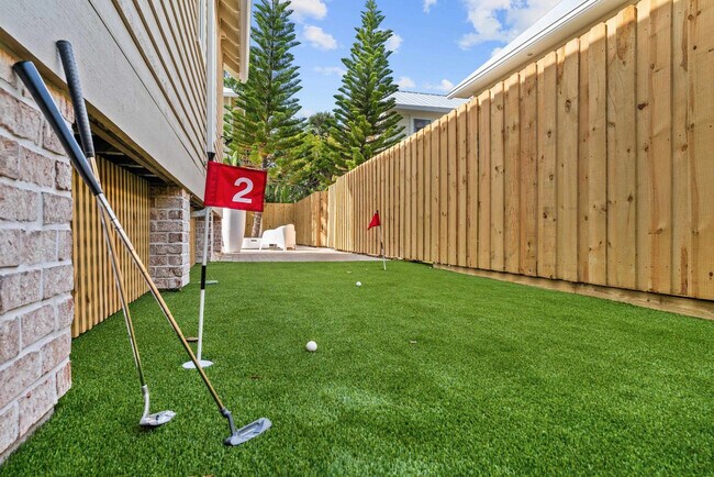 Building Photo - 28 W Castillo Dr