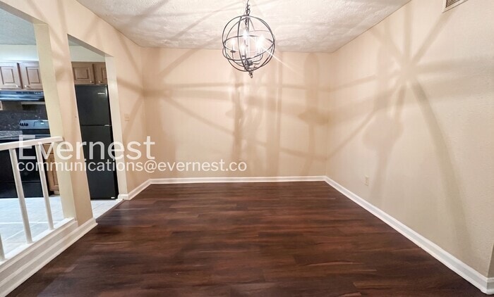 Building Photo - 3575 Oakvale Rd