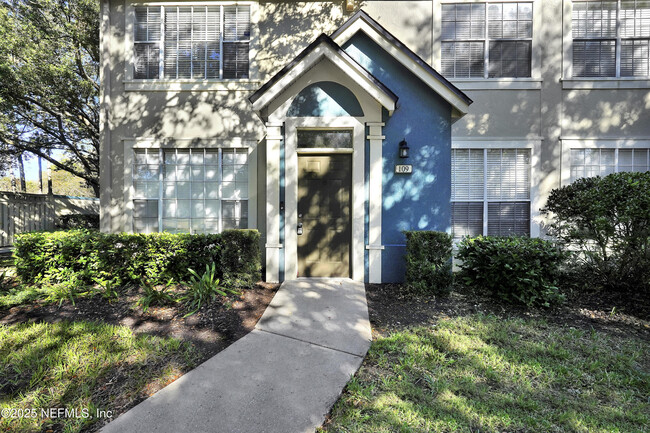 Building Photo - 13700 Richmond Park Dr N