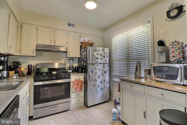 Building Photo - 1807A Sedgefield Dr