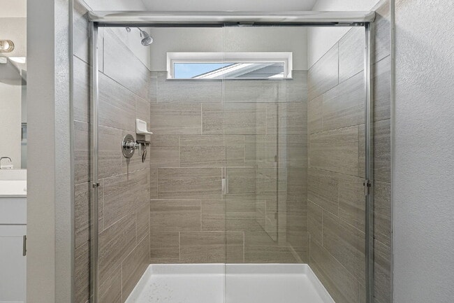 Building Photo - Stunning 3-Bed Townhome in Northglenn w/ 2...