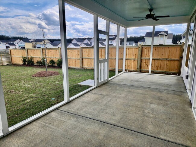 Building Photo - Like new in Midtown - 3 bedrooms plus addi...