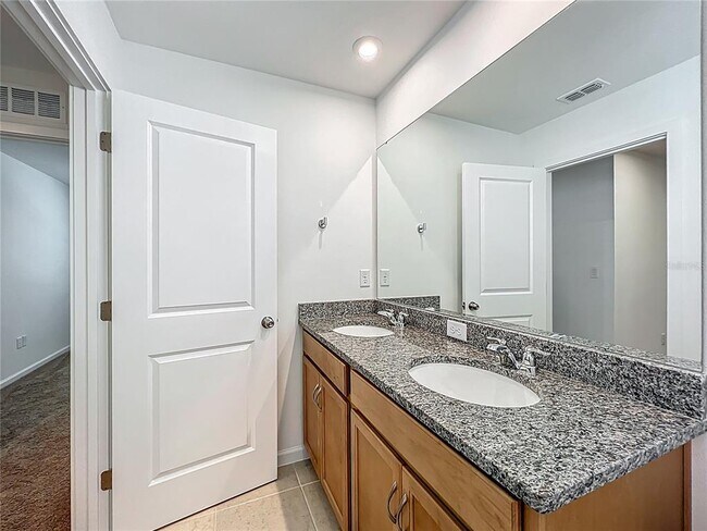 Building Photo - 9824 Walkway Dr