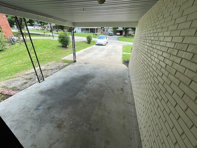 Building Photo - 130 Rockbridge Rd