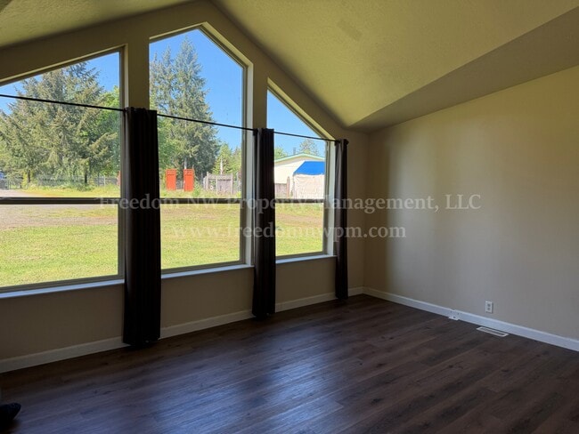 Building Photo - 1411 SE Fireweed Rd