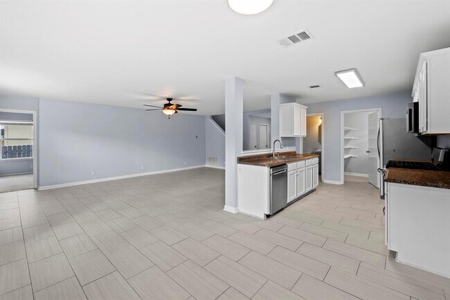 Building Photo - 6003 Wideleaf Dr